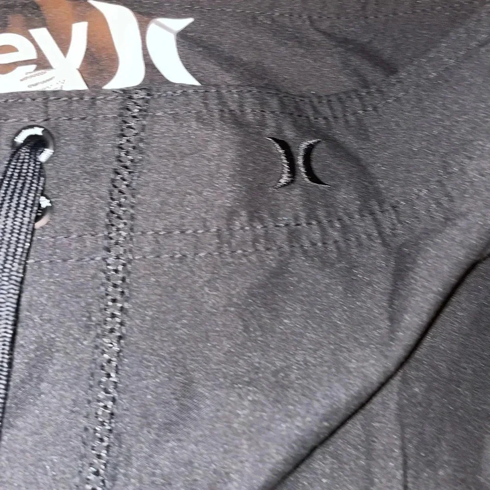 HURLEY ONE AND ONLY BLACK BOARDSHORTS WITH CARGO POCKETS SIZE 30